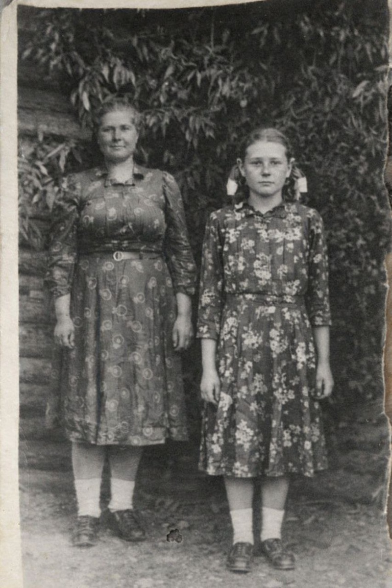 Нюра и Таня Кузовчиковы. Фото из семейного архива автора.