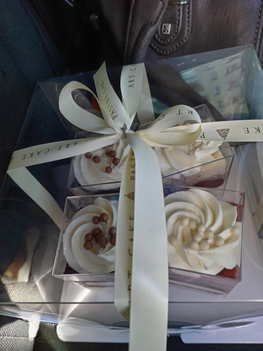 Красивые посылочки. Не могла не сфотографировать