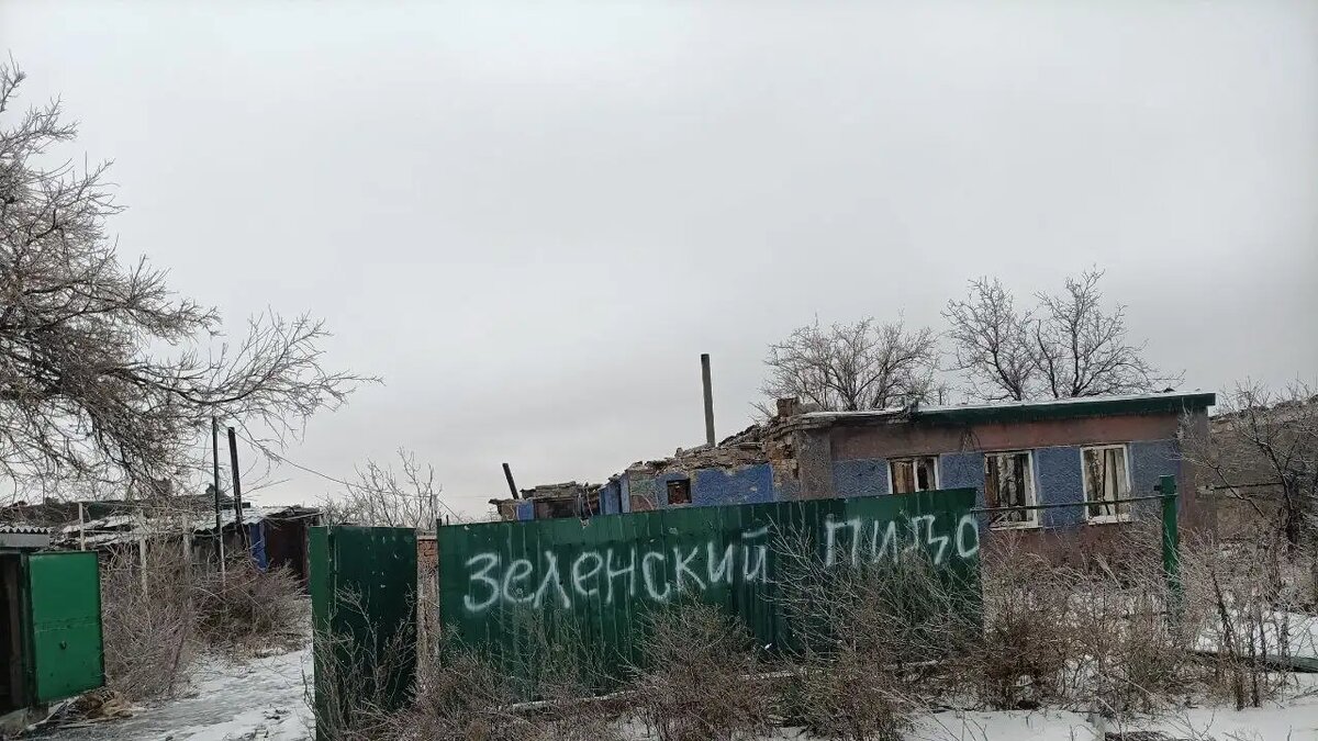    Где-то на освобождённых территориях Донбасса. Почти по-французски (pede) © Наталия Курчатова