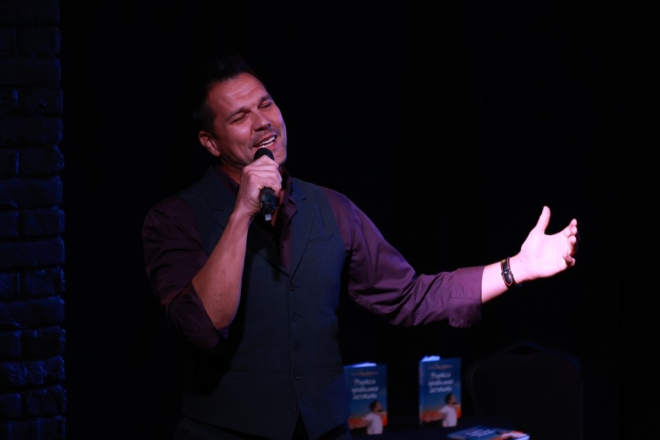    Презентация поэтического сборника Александра Балыкова «Учитесь правильно мечтать» в Барнауле Олег УКЛАДОВ