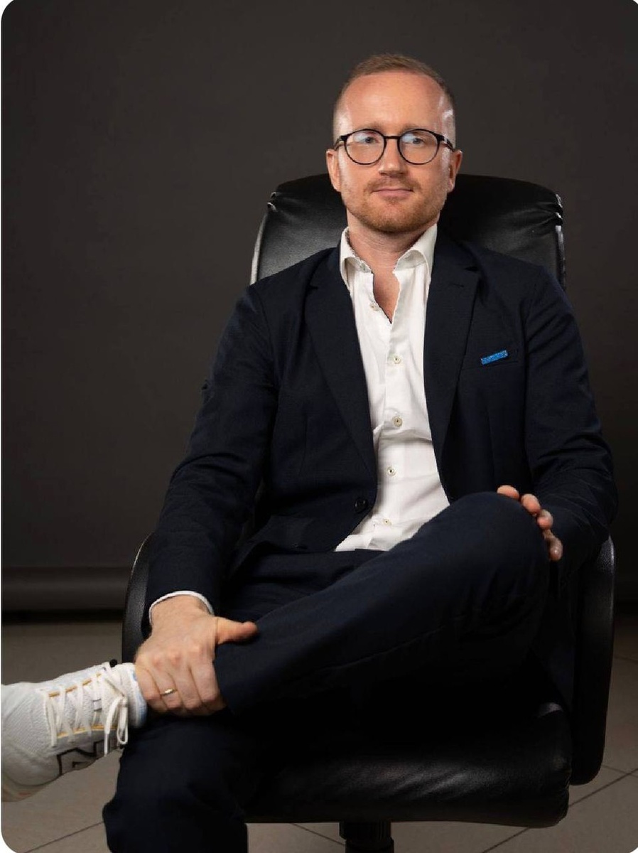    Предприниматель Максим Обушенков объяснил нам суть иска к «Золотому кольцу». Фото — личный архив