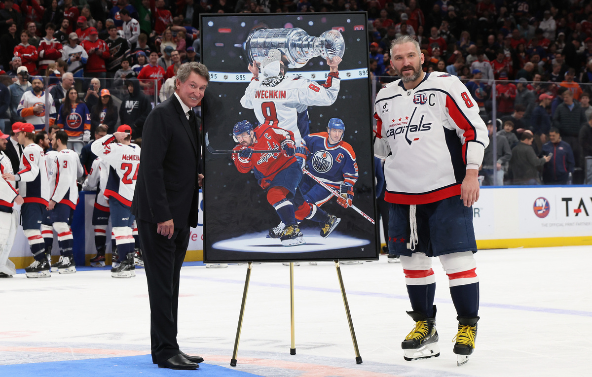    Уэйн Гретцки и Александр Овечкин  Bruce Bennett/Getty Images