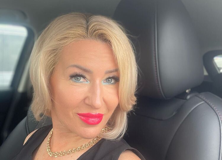 Он предложил продать мою однушку и купить "нашу" двушку. Я почти согласилась - пока не посчитала, чья фамилия окажется в документах