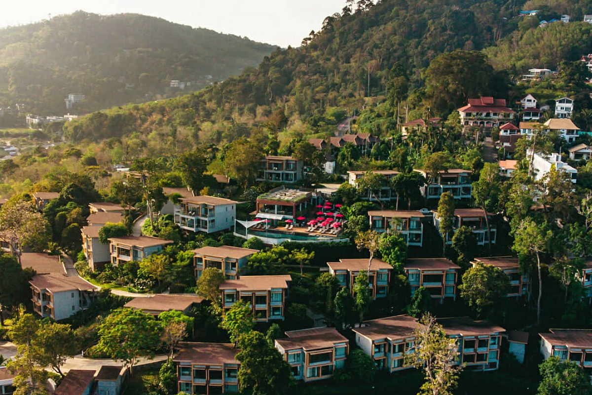 На холме над Патонгом: где слышен океан, но не слышна суета