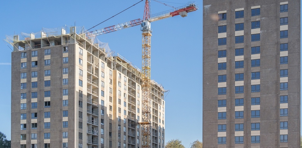     Владимир Ефимов: за 2025 год город подготовил более 100 площадок для строительства домов по программе реновации