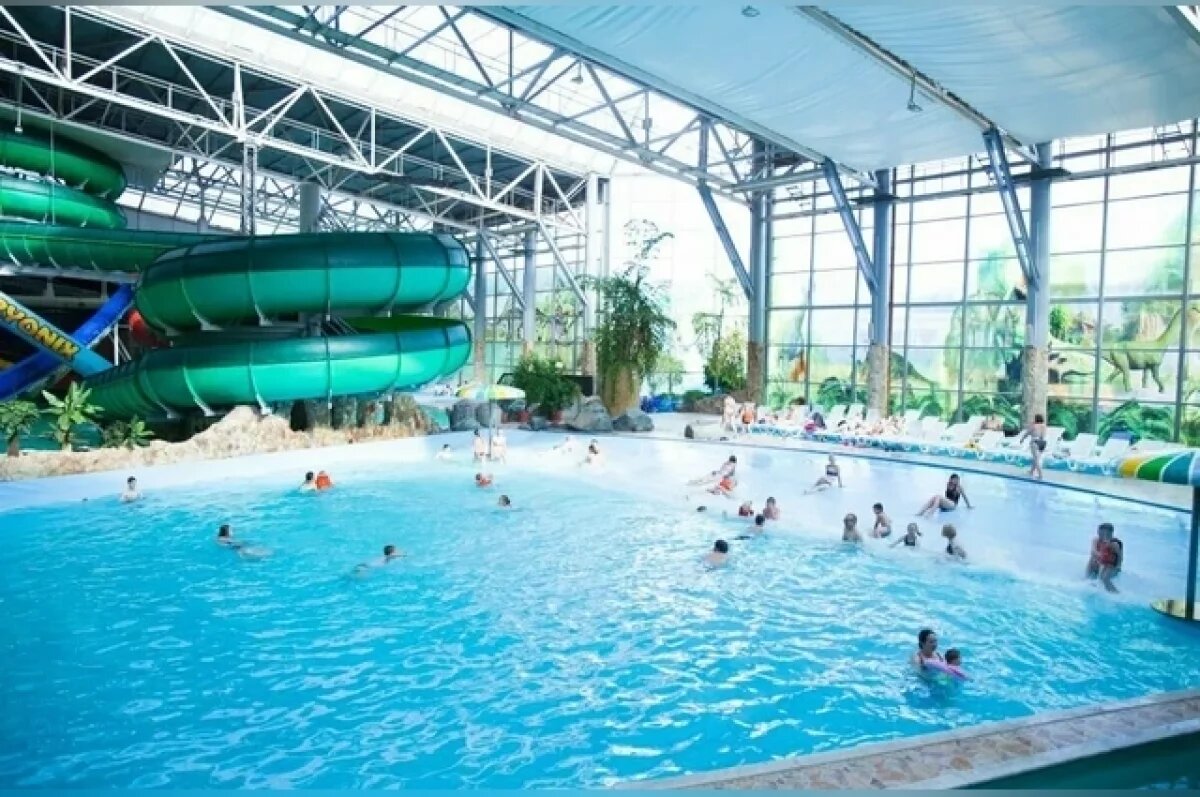    Первый в городе аквапарк, огромный парк развлечений, океанариум — сюда приезжали семьями, отмечали дни рождения, назначали свидания.