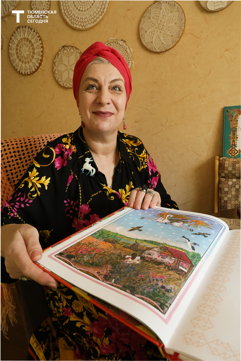 Анна Глазунова любит перечитывать книги из своей коллекции || Фото Дениса МОРГУНОВА