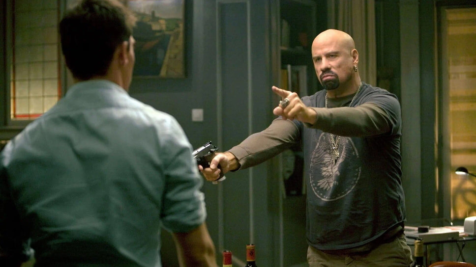 «Я получал чересчур много внимания, когда был ребенком. Я был обожаемым сыночком своих родителей и сам был к ним невероятно привязан. Естественно, среди нас, детей, шла мощная конкуренция за любовь родителей. Мы нередко ссорились из-за этого, и мне кажется, мои сестры и брат понимали, что родители выделяют меня среди остальных» На фото: кадр из фильма «Из Парижа с любовью» (2009).📷Фото: Леополис