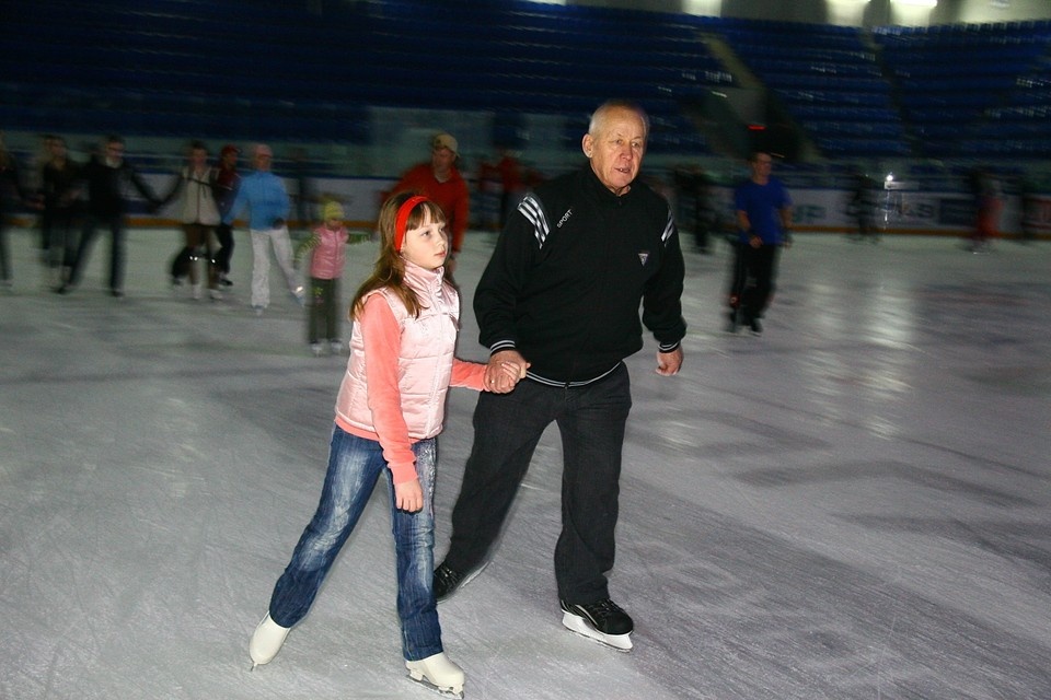    На трех крытых катках Кемерова состоится акция и бесплатный мастер-класс 23 февраля. Роман ИГНАТЬЕВ