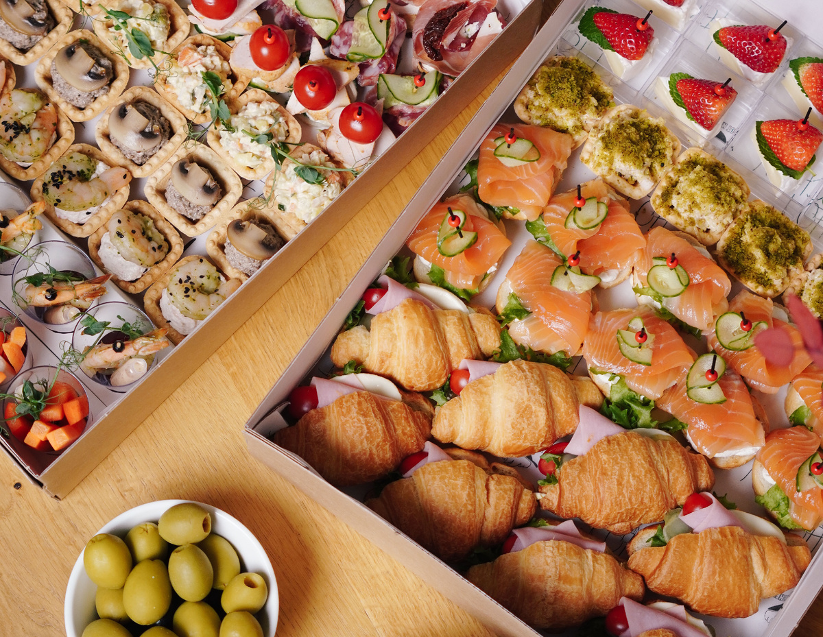 Мобильный фуршет в коробках от HotKitchen