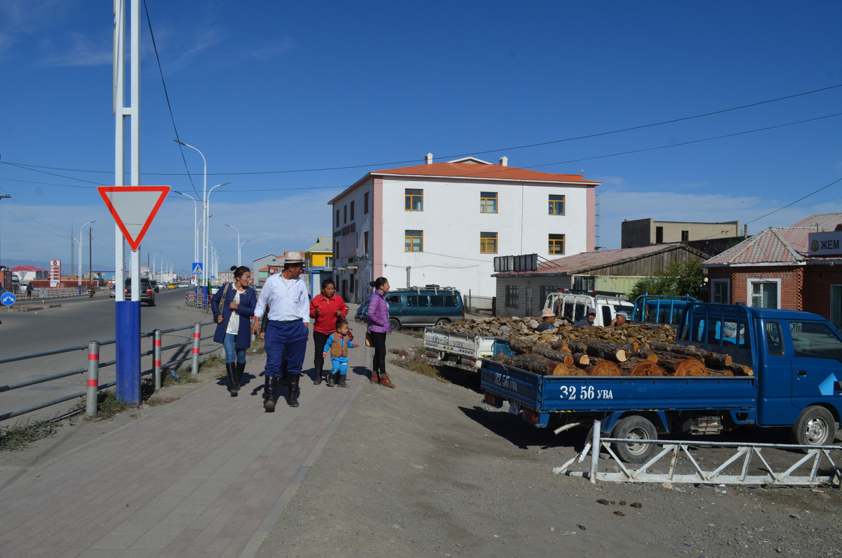 Можно поставить машину прямо рядом с магазином продуктов. Все просто.