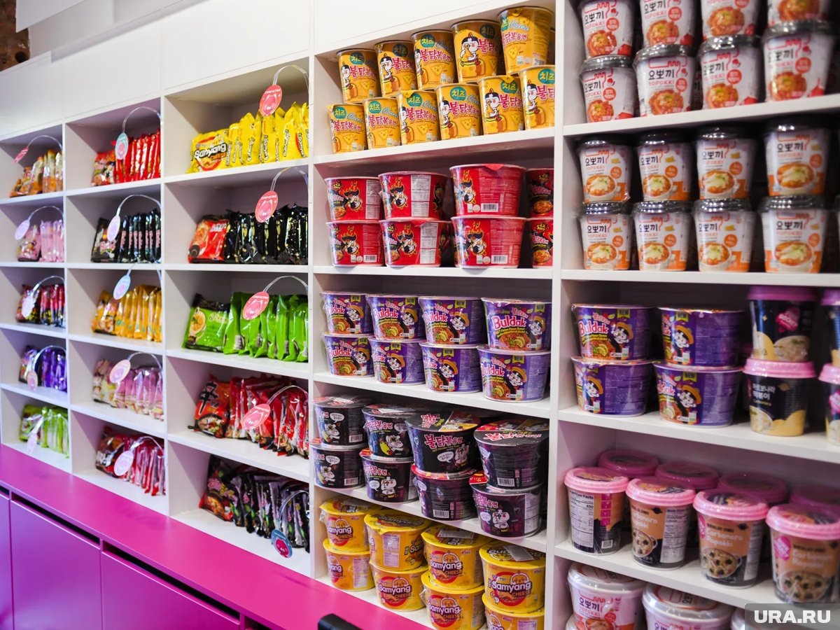     Лапша и другие азиатские продукты в большом ассортименте продаются как в специализированных, так и в обычных магазинах, отмечают эксперты