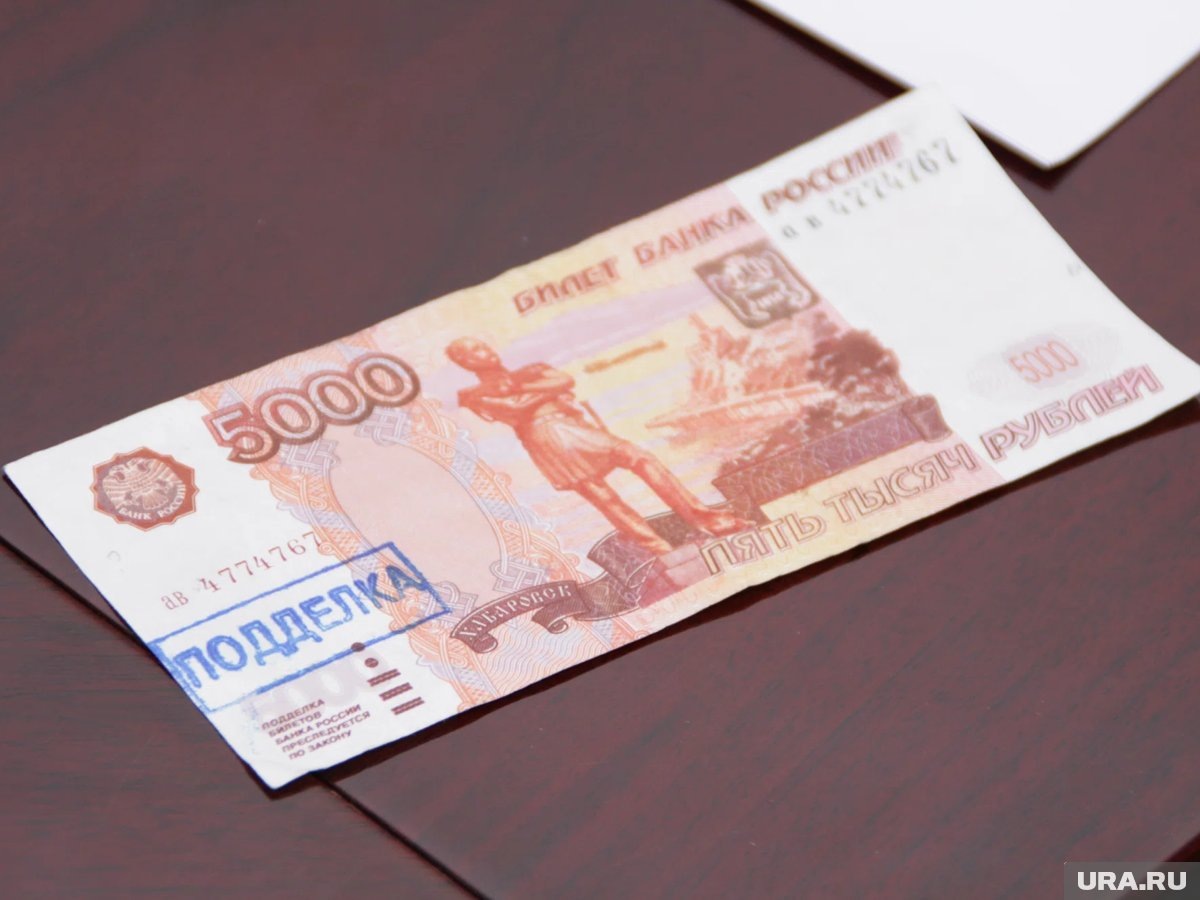     Якобы пенсионерка получила сначала игрушечные деньги, а потом и вовсе недосчиталась 20 тысяч рублей