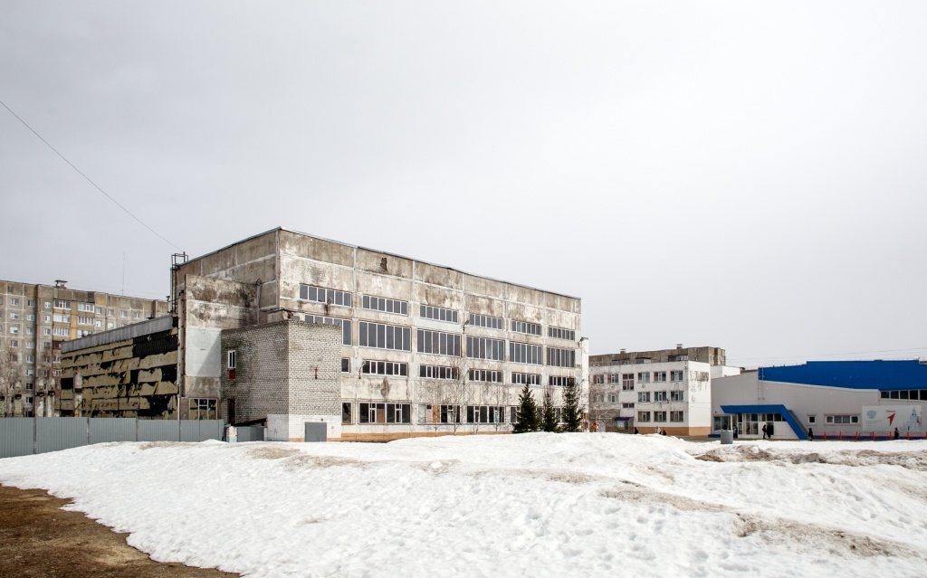    Судьбу блока Сургутской технологической школы решат весной