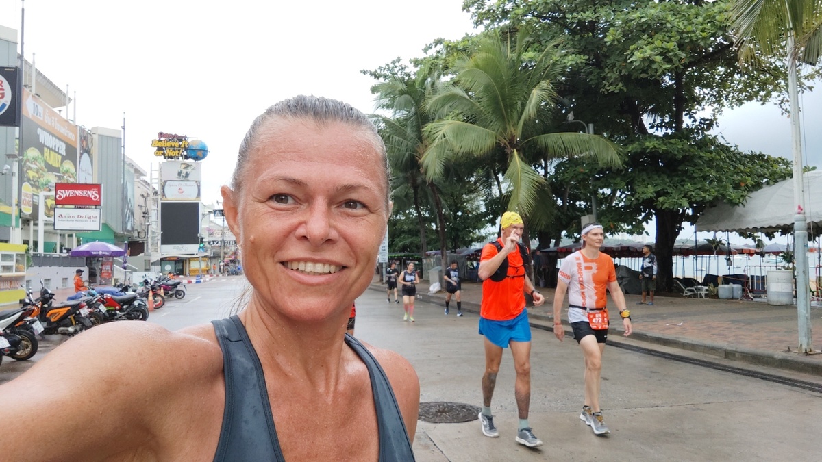 Бегаем мы тоже вдвоём. Палыч чуть позади ))