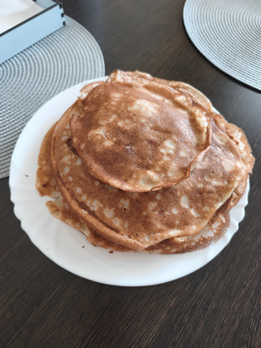 Эти пекла на трёх сковородках одновременно, поэтому они все разного размера