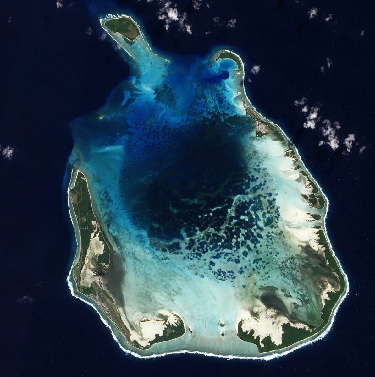 Вид из космоса на Кокосовые острова