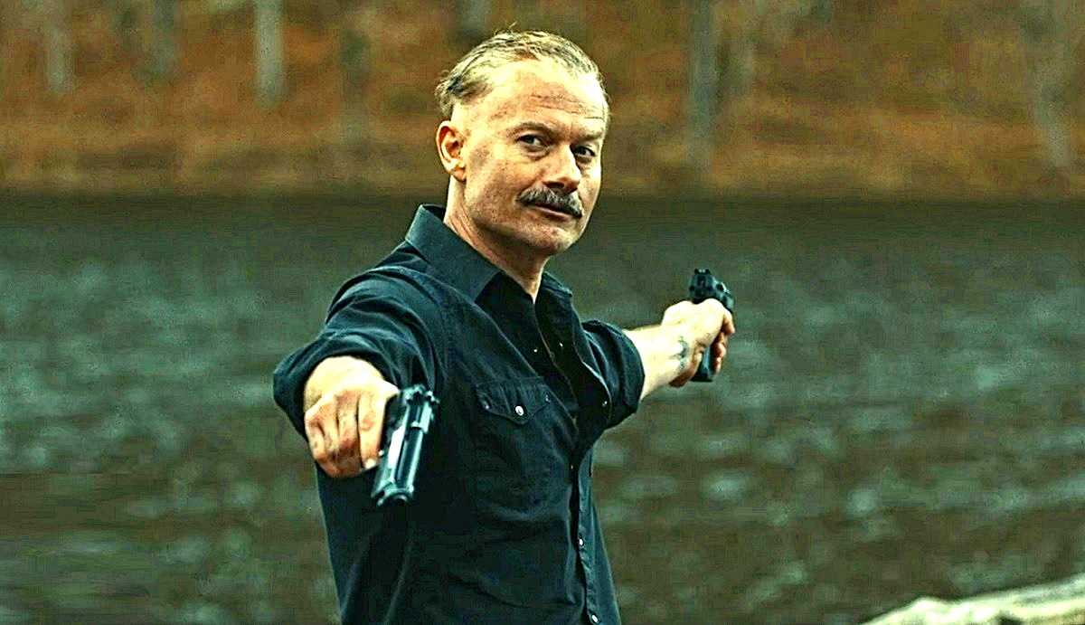 Нет, Джеймс, для золотого значка "Фанат Джона Ву" этого маловато будет. Для сдачи норматива тебе ещё надо в "слоу мо" среди белых голубей полетать.