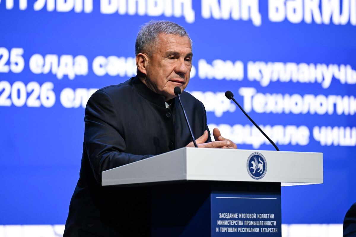 «Мы живем в непростое время. Однако важно двигаться вперед, развивать производства, вводить новые мощности. Есть инструменты поддержки — федеральные и республиканские. Останавливаться нельзя. Стоять на месте — значит идти назад», – Раис РТ Рустам Минниханов. (фото пресс-служба раиса РТ)