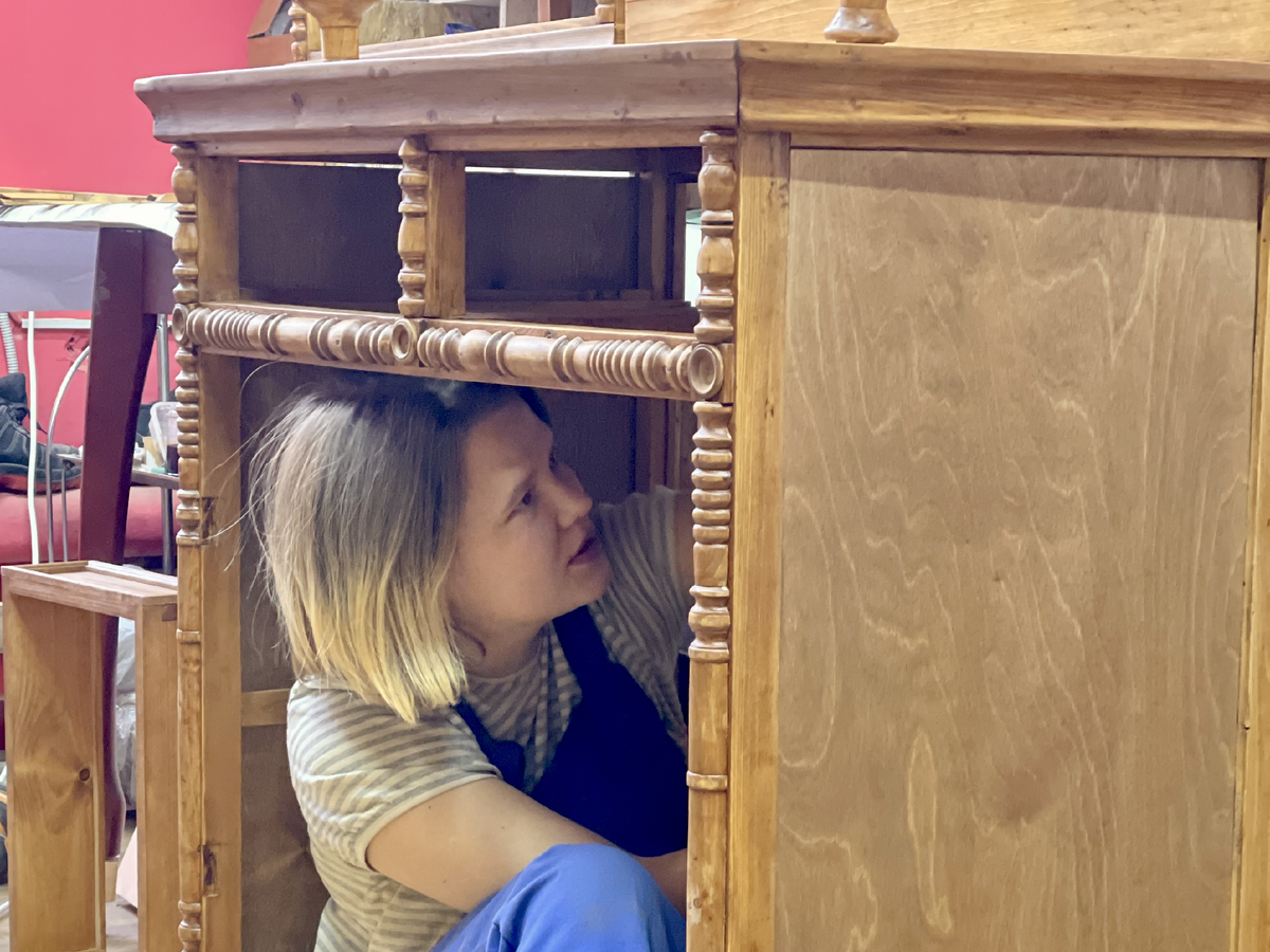 Если в ваш буфет не может поместиться хотя бы один реставратор, даже не зовите 😁