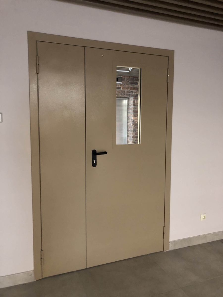 Двустворчатая противопожарная дверь