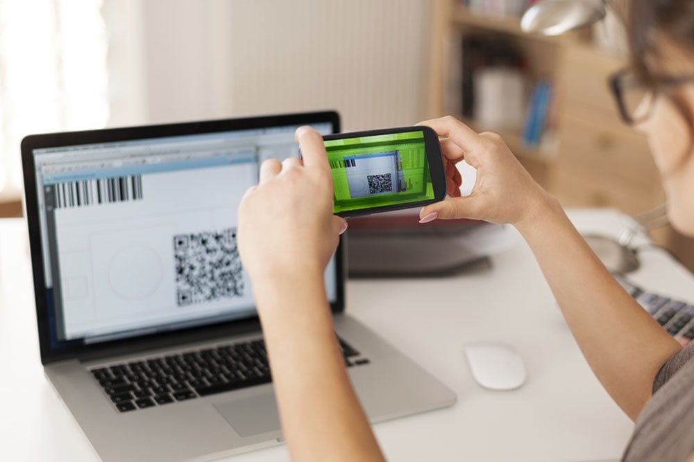    С 1 сентября 2026 года в магазинах появится универсальный QR-код для оплаты покупок. / iStock