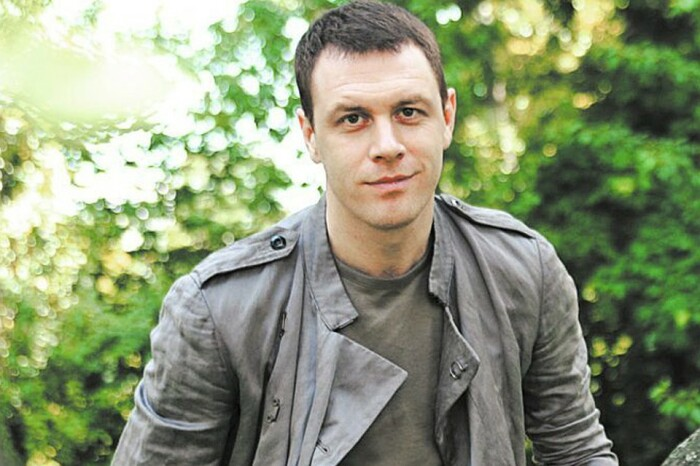 «Жена сбежала в Англию с дочкой»: Как актер Иван Оганесян после предательства обрел счастье с парикмахершей и пятью дочками