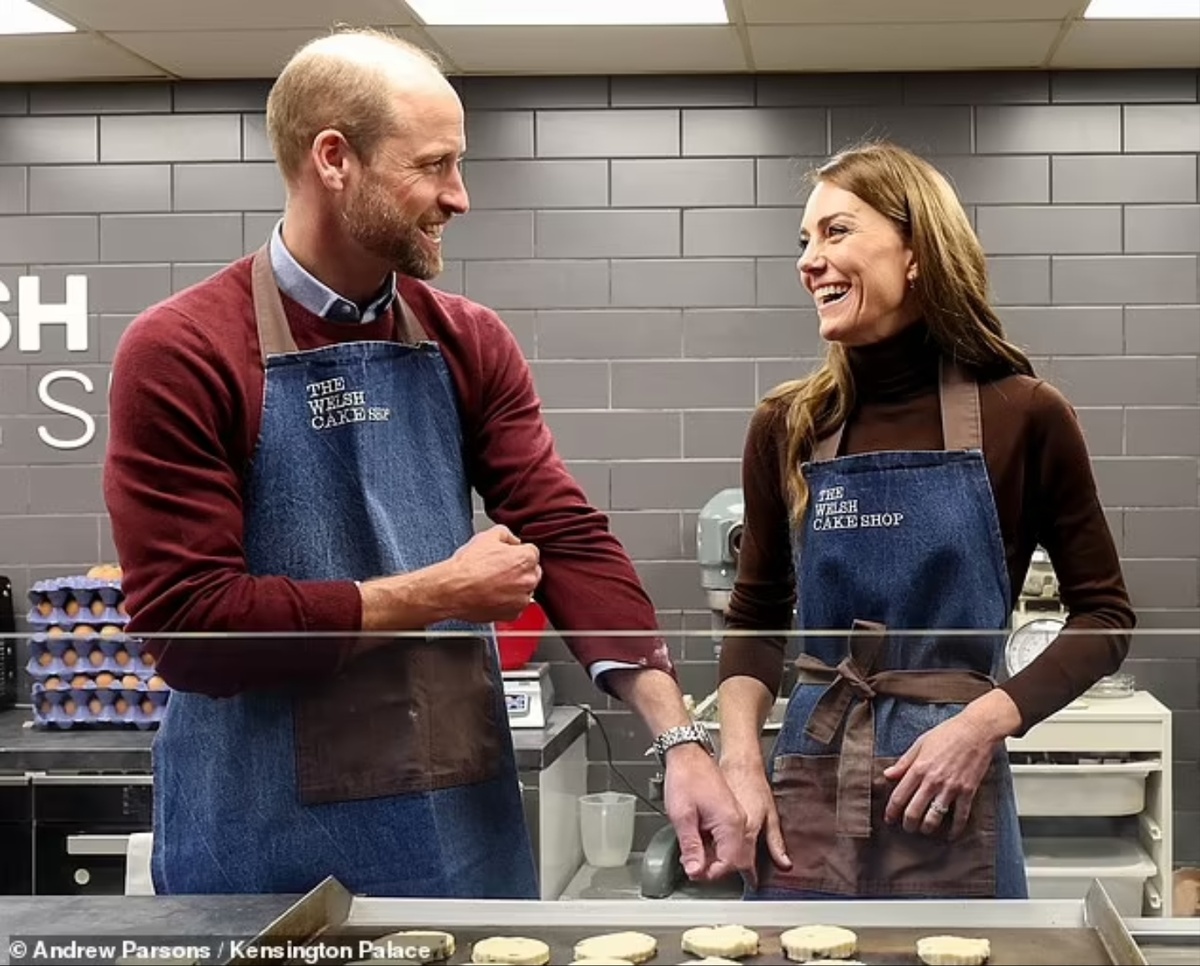 В среду в Понтипридде принц и принцесса Уэльские, засучив рукава, принялись за приготовление валлийских пирожных и приветствие публики, и, по словам эксперта по языку тела, они выглядели влюбленными как никогда.