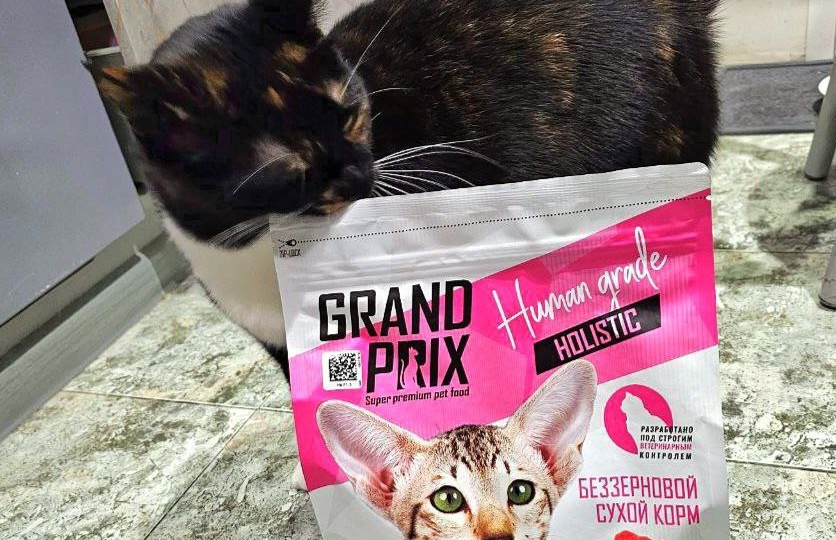Обзор сухого корма GRAND PRIX Holistic для стерилизованных кошек и кастрированных котов с говядиной