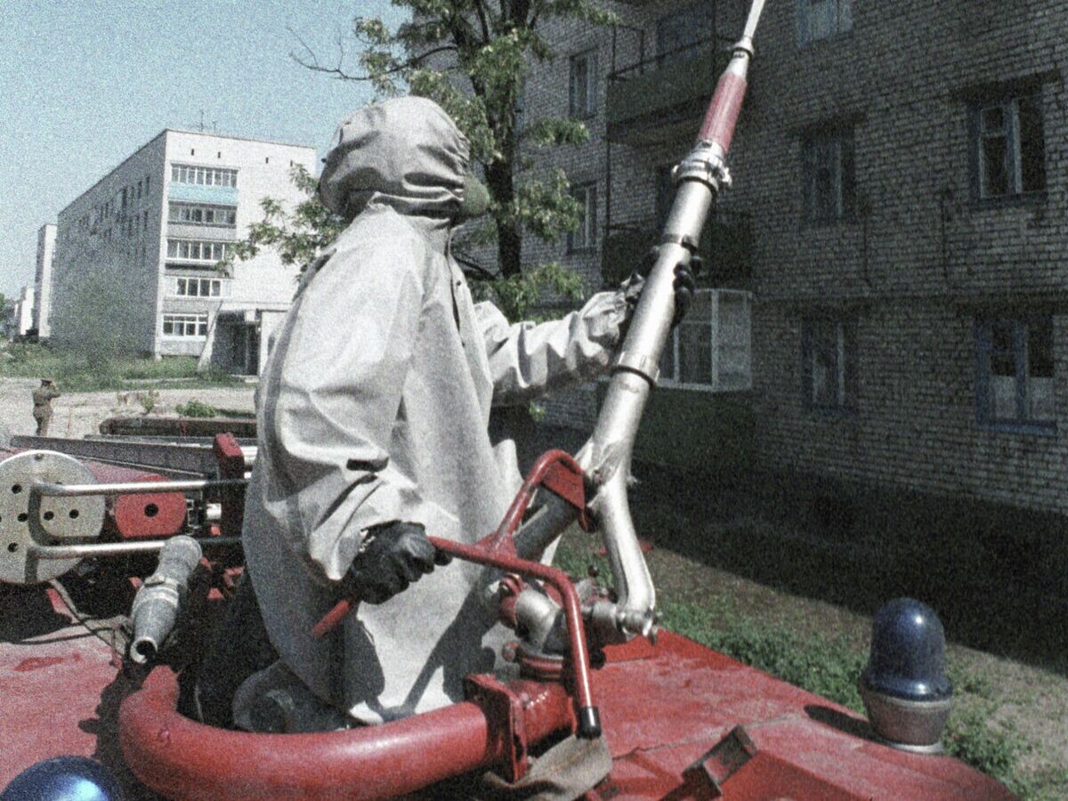    Дезактивация жилых зданий в городе Чернобыле после аварии | © РИА Новости / Игорь Костин