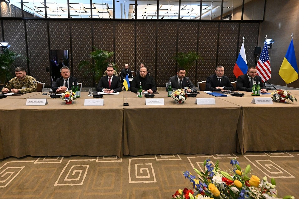   Украинская делегация на переговорах в Женеве. Фото: Екатерина ЧЕСНОКОВА/POOL/РИА Новости