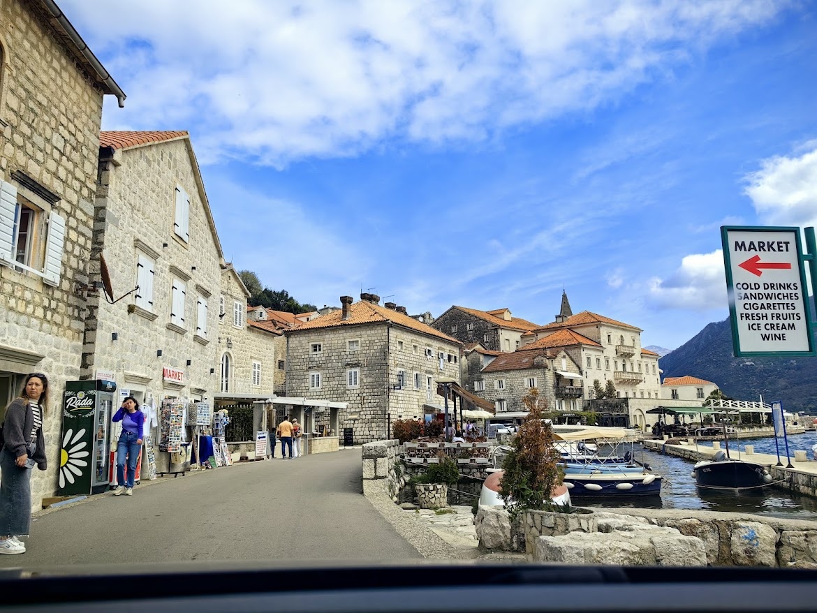 Пераст туристический.