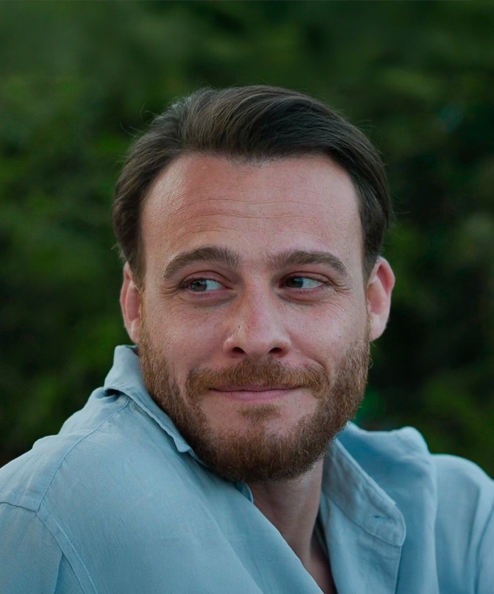 Керем Бюрсин. Фрагмент из фильма "Голубая пещера". Фото вк аккаунт.