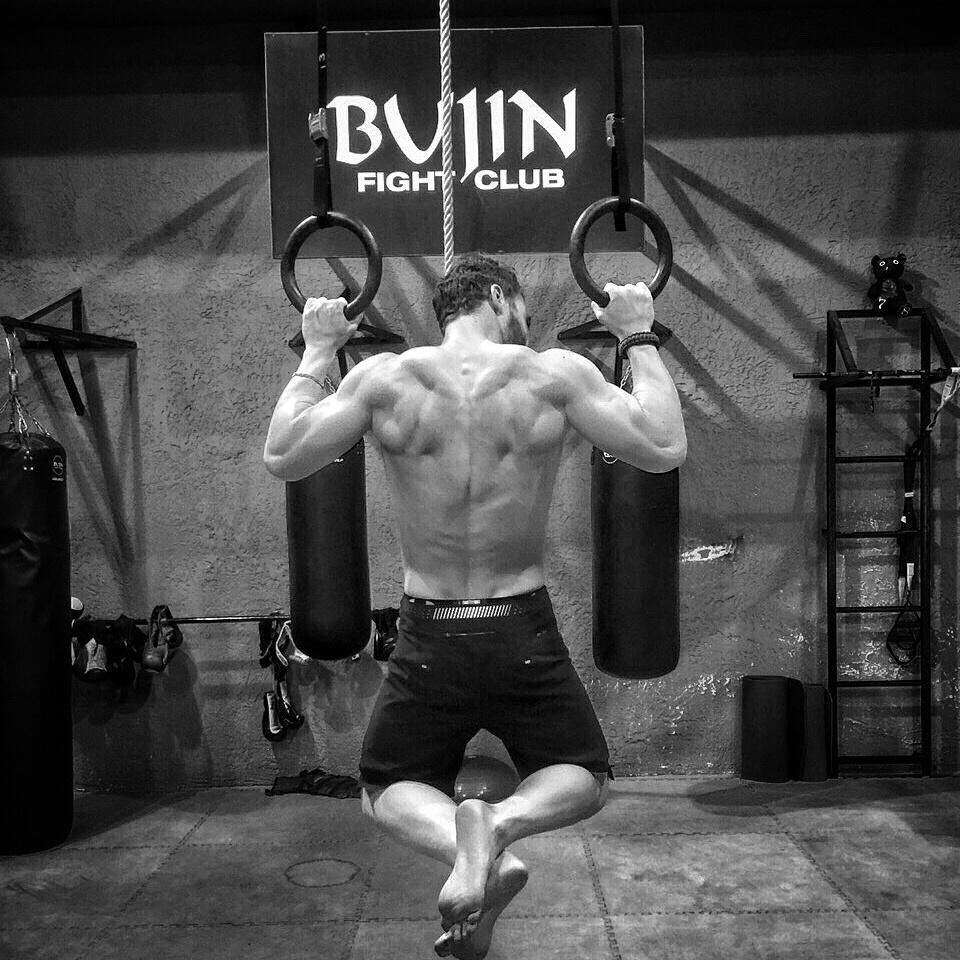 Керем Бюрсин.