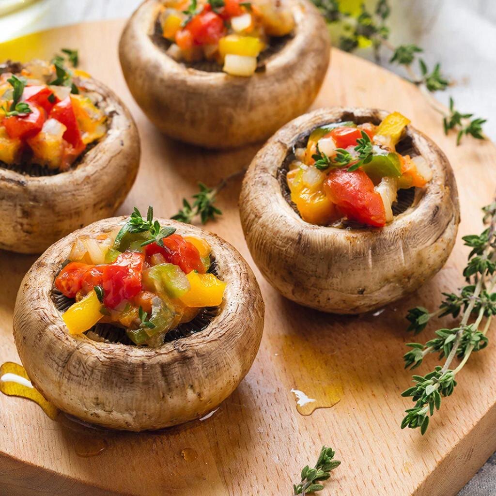 Фаршированные шампиньоны с овощами