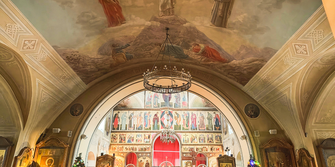 Удивительно красивое место в Столешниковом переулке: Храм Космы и Дамиана в Шубино