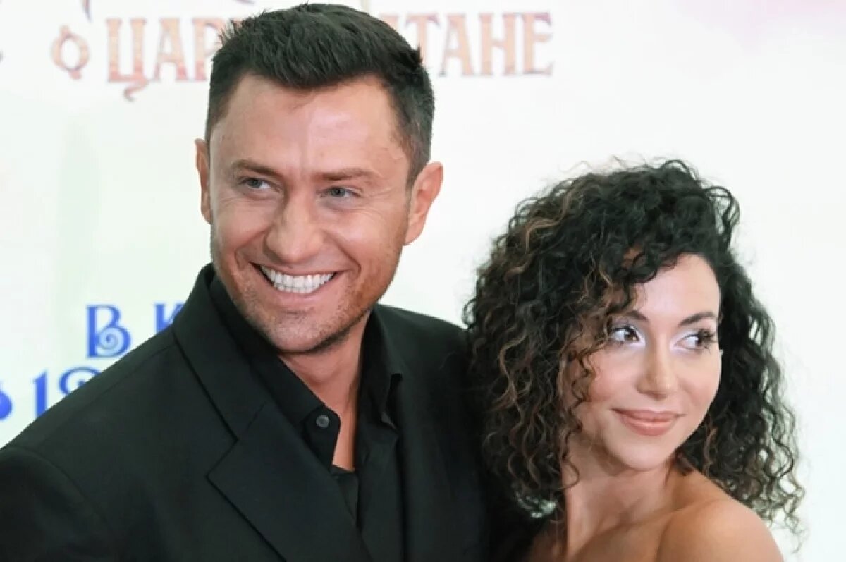    Павел Прилучный с супругой актрисой Зепюр Брутян на премьере фильма «Сказка о царе Салтане».