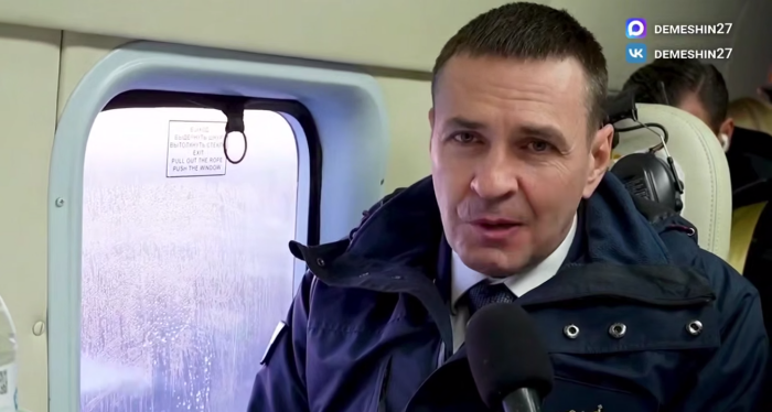 Губернатор на вертолёте летит в район имени Полины Осипенко / скриншот кадра видео телеграм-канал Дмитрий Демешин