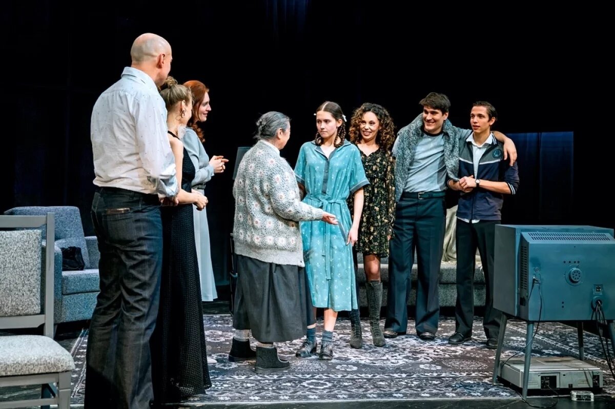    Спектакль «Спешите делать добро» по пьесе Михаила Рощина.