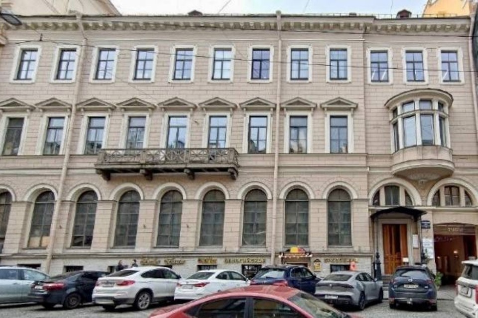    Фасад выполнили в стиле ранней эклектики с элементами позднего классицизма и ренессанса. Фото: КГИОП