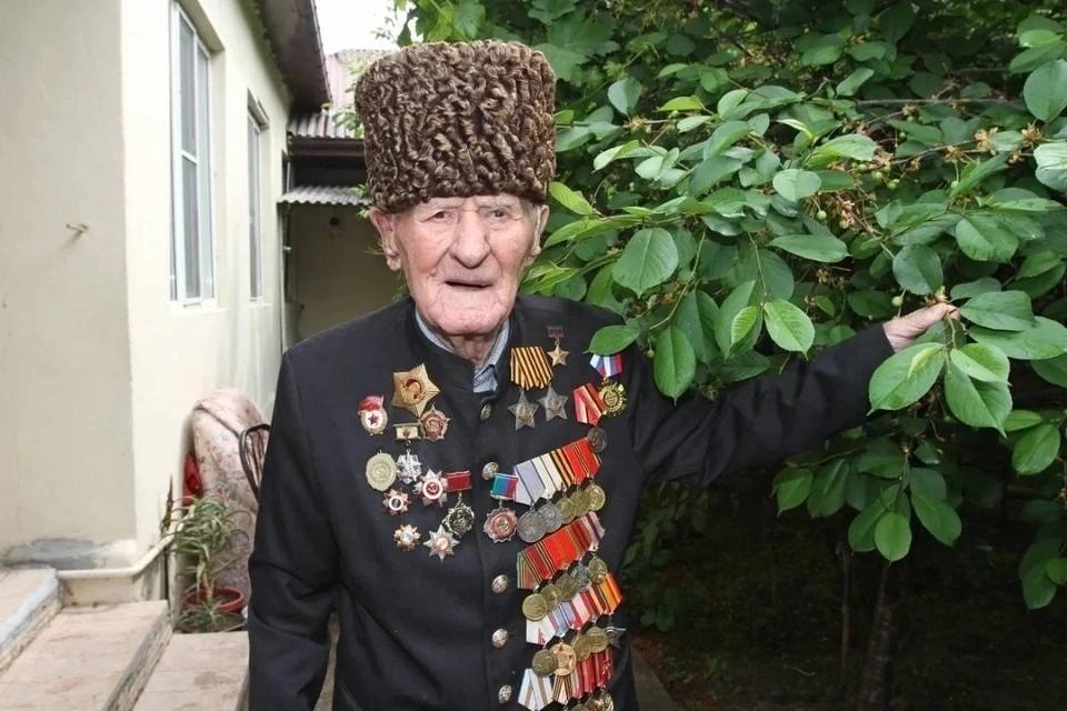    Просивший Путина отправить его на СВО ветеран Садыков умер в возрасте 102 лет. Фото: администрация Рутульского района