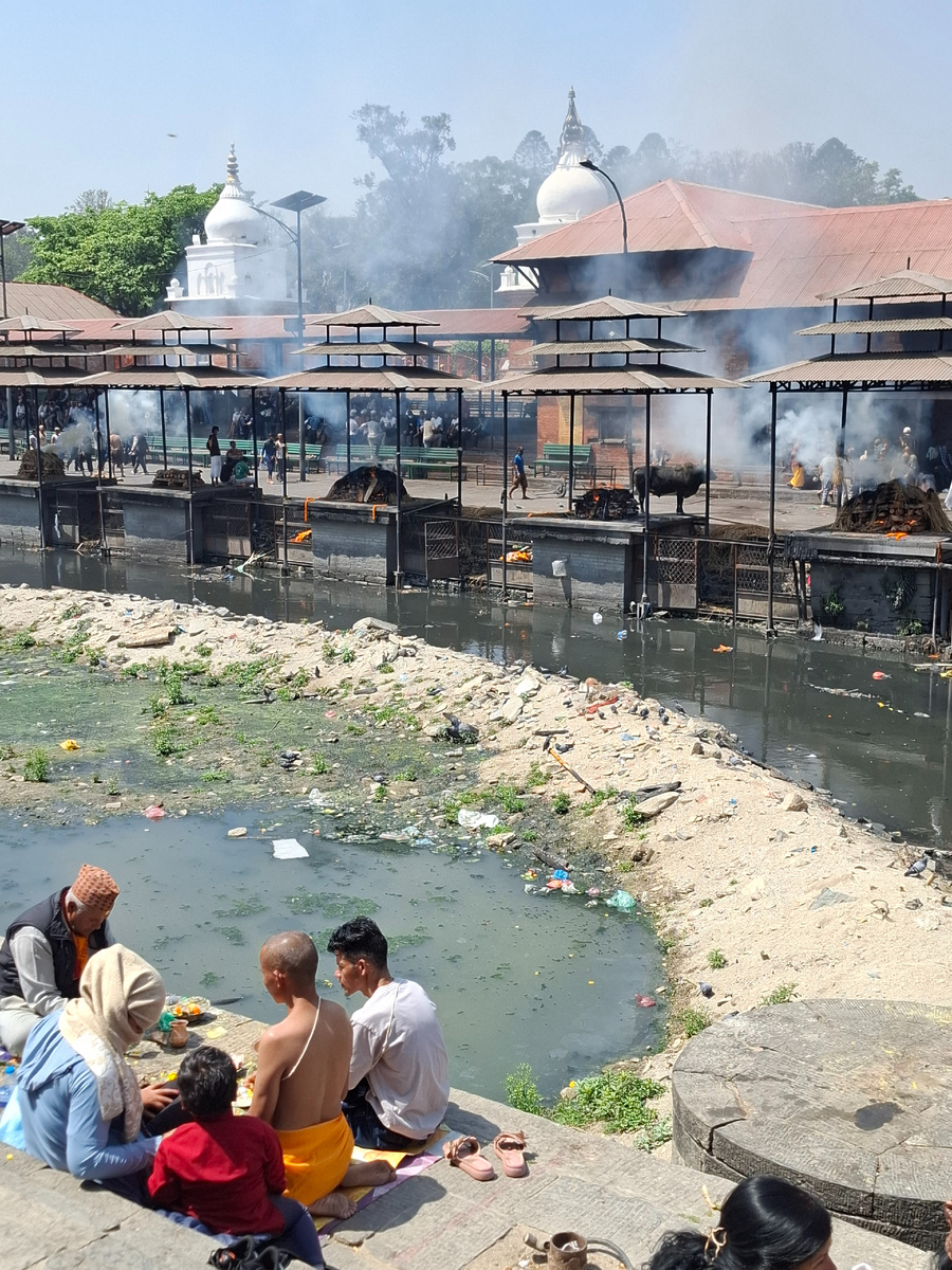 Катманду. Храмовый комплекс Пашупатинатх и крематорий под открытым небом на берегу реки Багмати. Фото автора.