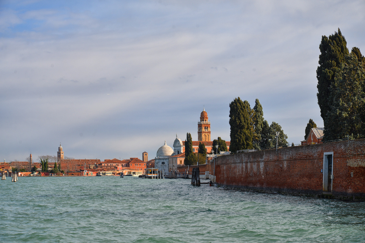 Остров Сан-Микеле и вид на архипелаг  Мурано. Фотография Александра Новикова. 2018
