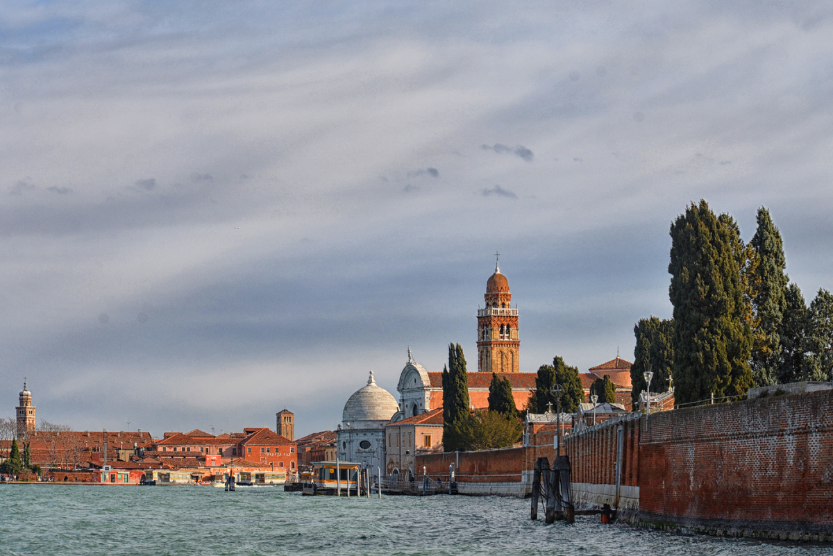 Остров Сан-Микеле и вид на архипелаг  Мурано. Фотография Александра Новикова. 2018