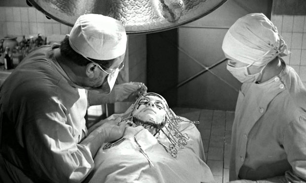 Кадр из фильма "Глаза без лица" (1960)