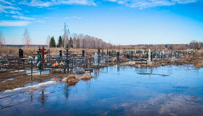 Затопленное кладбище в Нижнем Тагиле, 2022 год. Фото: Ульяна Савина, 1MI