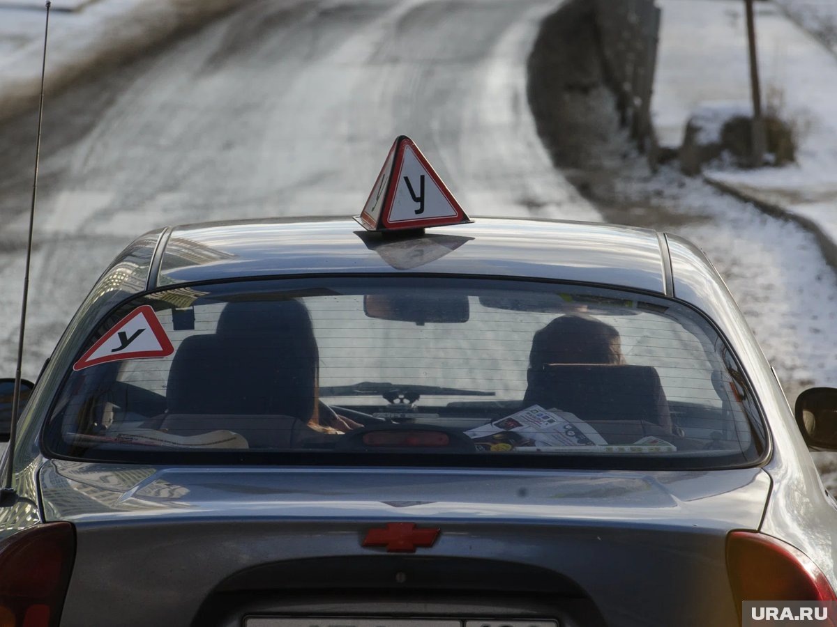     Югорчане стали чаще нанимать личных инструкторов по вождению