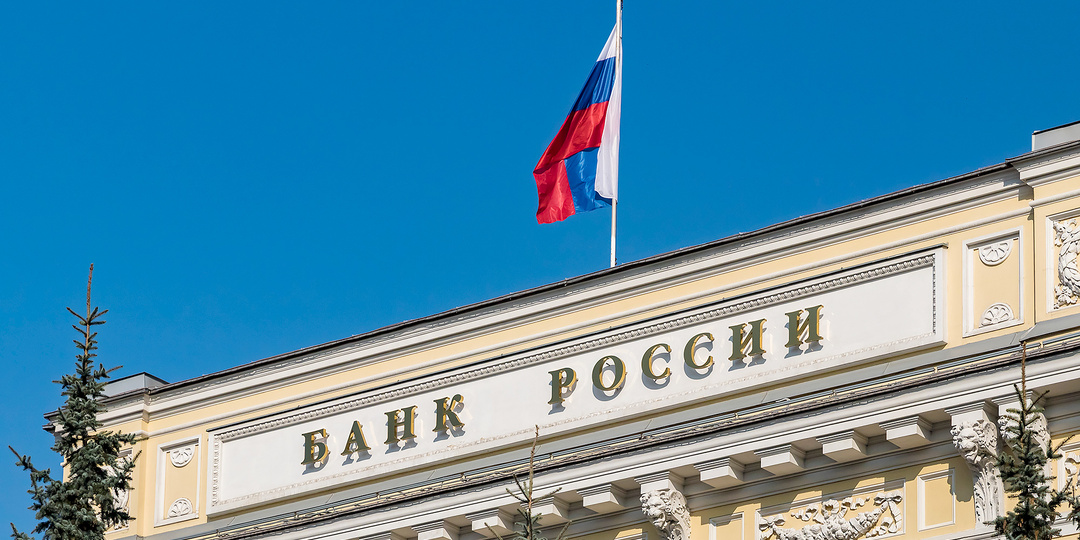 В ЦБ напомнили, что лицам до 18 лет нельзя открывать счет без согласия родителей