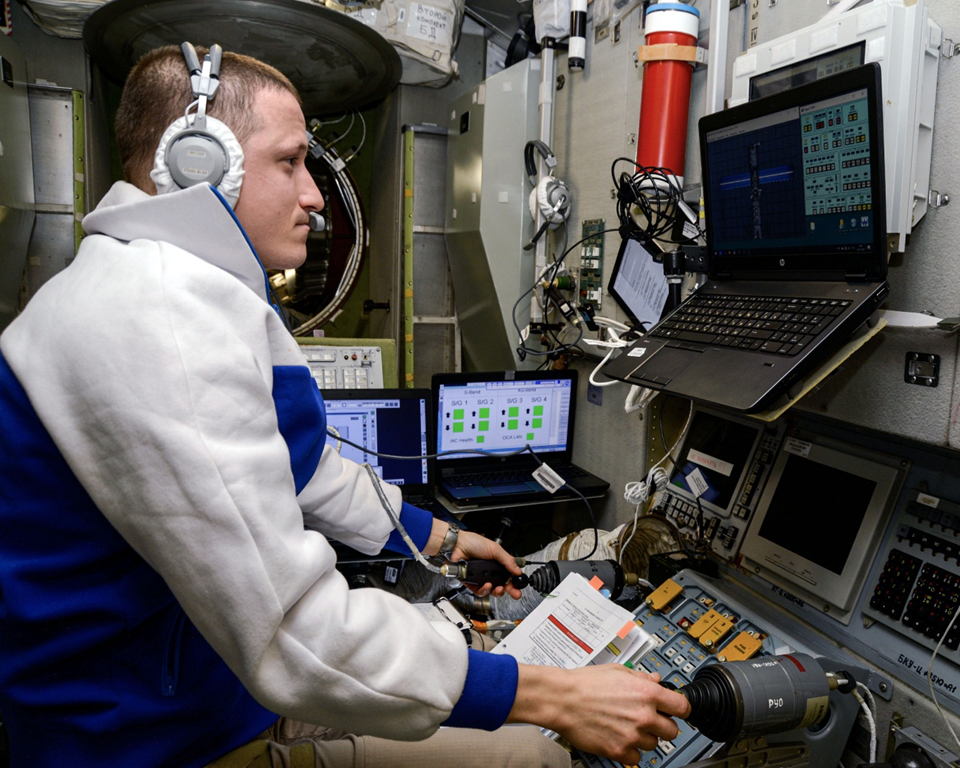 Сергей Кудь-Сверчков на борту МКС. Фото: Роскосмос