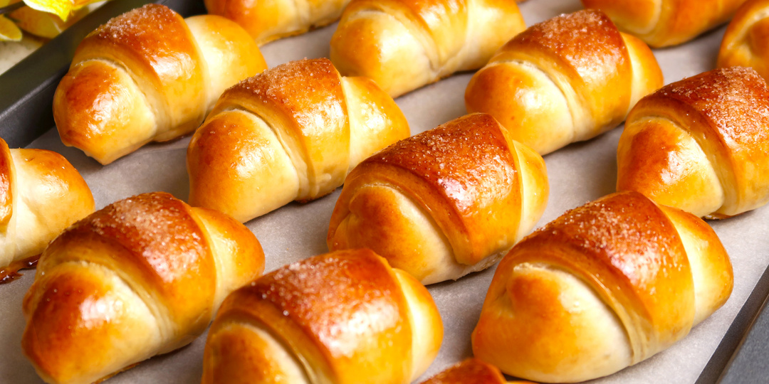 Домашние рогалики с яблоками - мягкие, румяные и очень ароматные!